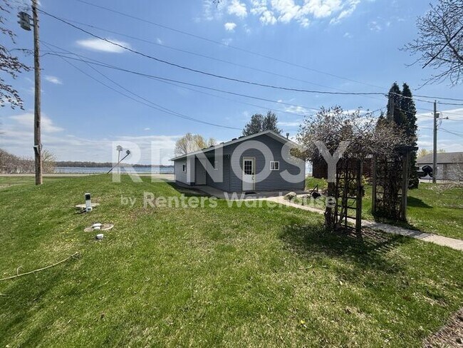 Building Photo - 3 Bedroom 1 Bath Single Family Home in Isle