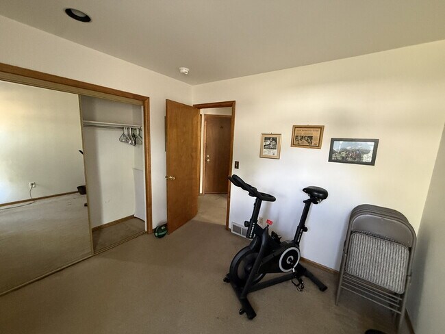 Building Photo - "Spacious 2-Bed, 2-Bath Retreat in Boulder – 1050 Sq Ft of open layout"