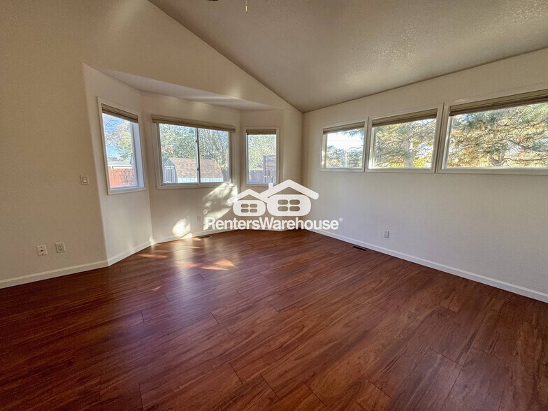 Building Photo - 1280 Van Gordon St