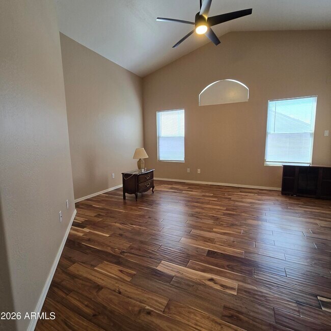 Building Photo - 1125 E Montoya Ln