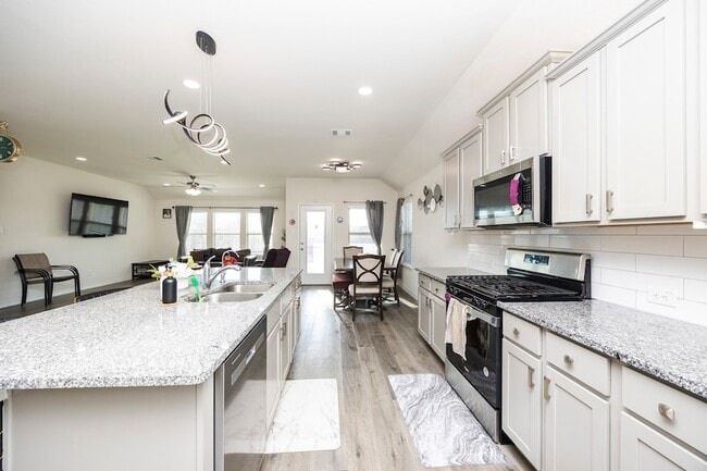 Building Photo - 3229 Trails End Rd