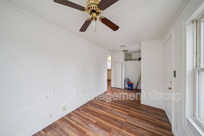 Building Photo - 2119 W 40th St