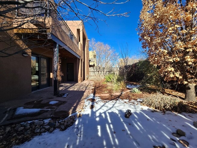 Building Photo - 927 Alto St