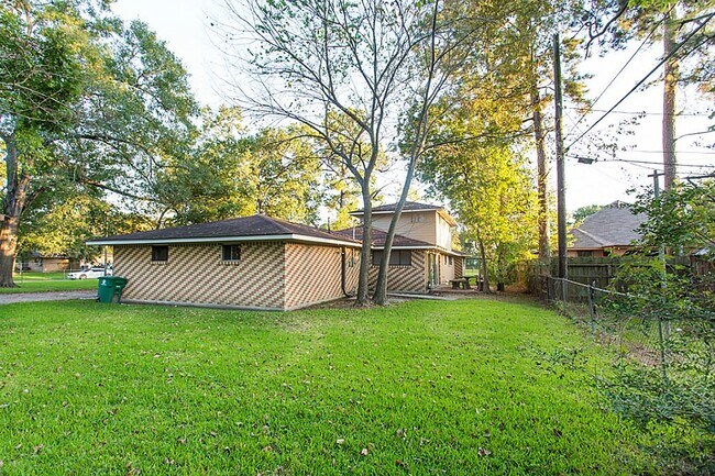 Building Photo - 6407 Nuben St