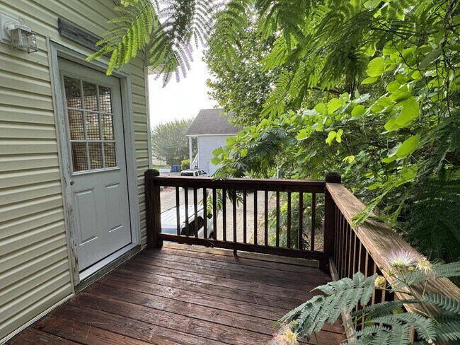 Building Photo - 3 BD/2 BA - Two Story Home in Mid-town Wil...