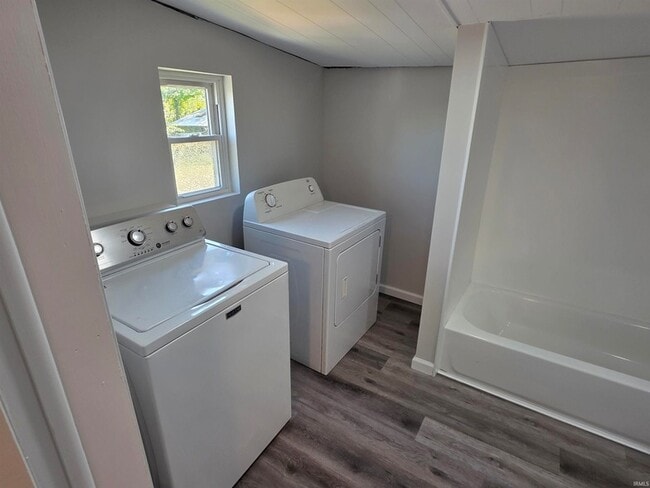 Building Photo - 921 W Gourley Pike