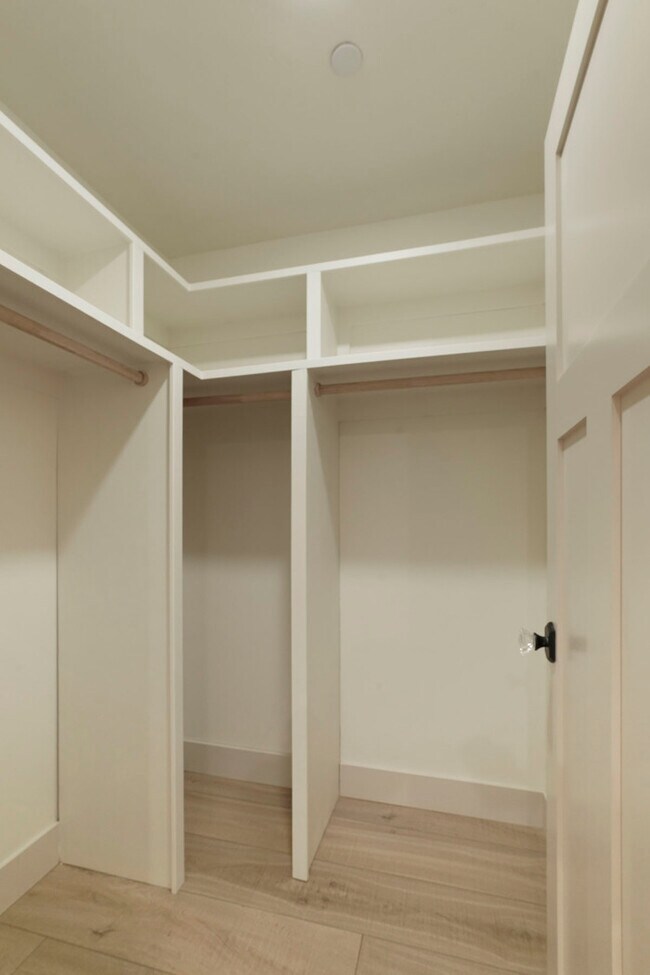 Building Photo - Beautiful 2 bedroom 1 Bathroom for rent in North Oak Park! Close to UC Davis and McGeorge Law