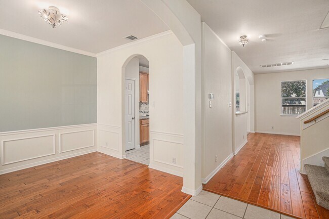 Building Photo - 200 Frontier Cove