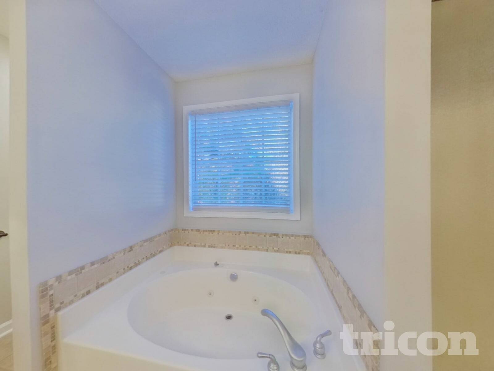 Building Photo - 15 Stable Ln