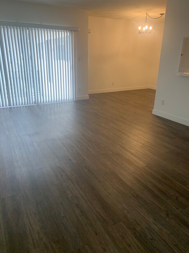 Building Photo - 10350 Almayo Ave