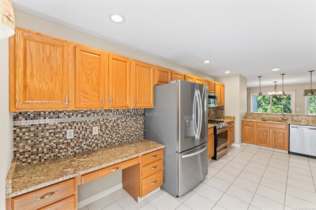 Building Photo - 601 Larson Dr