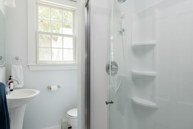 Building Photo - 16 Jefferson Shores Rd