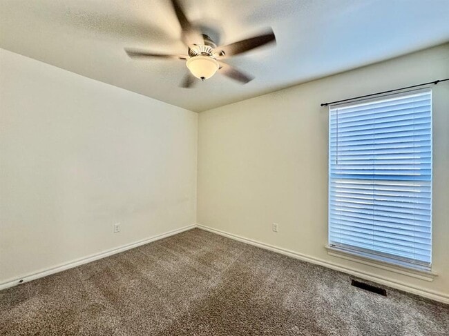 Building Photo - 308 N Lockeport Dr