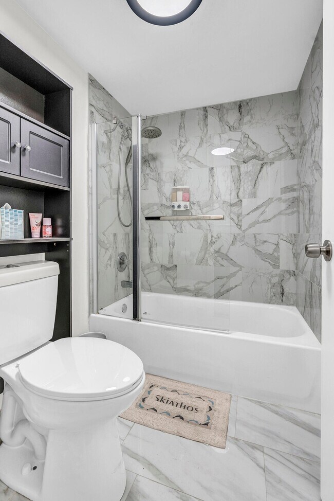 Building Photo - 1904 S Ocean Dr