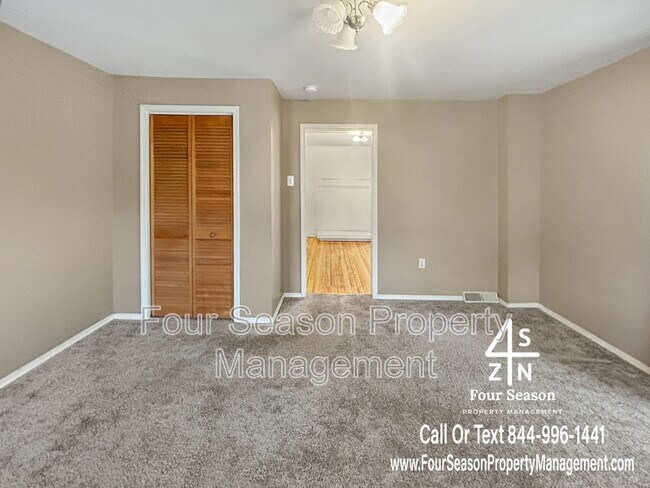 Building Photo - 338 S Locust St