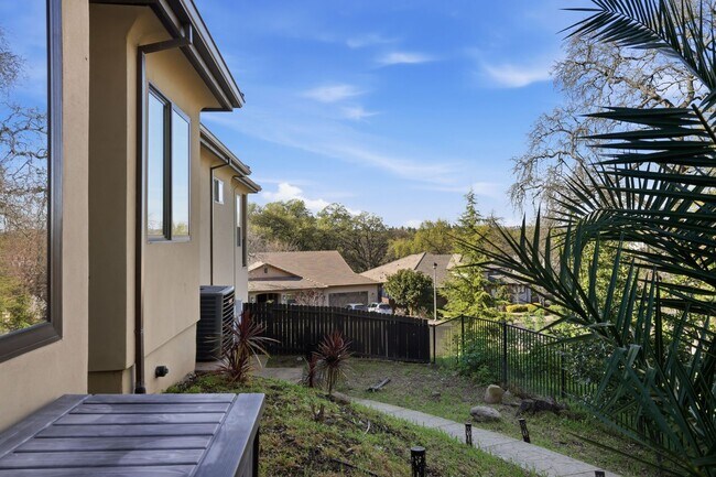 Building Photo - 3813 Calverhall Way