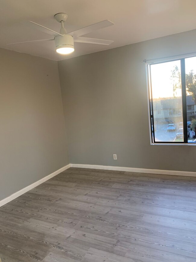 Building Photo - $2,500 - 2 Bed / 2 Bath Condo in East Clai...