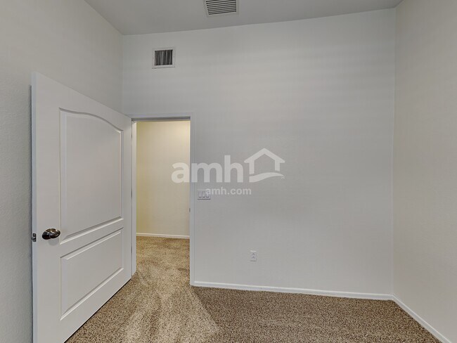Building Photo - 7856 S Splinter Way