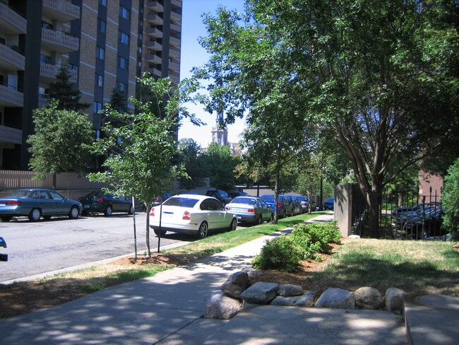 Building Photo - 322 Clifton Ave