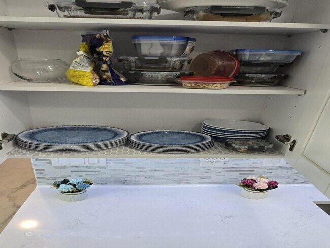 Building Photo - 2909 Middle River Dr