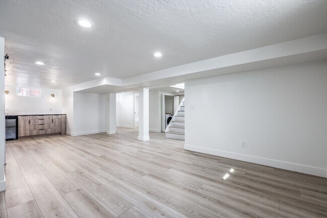 Building Photo - Beautifully Updated 3-Bedroom Home with Modern Upgrades & Spacious Backyard