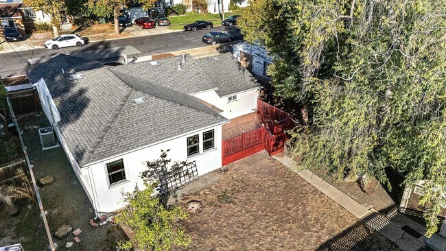 Building Photo - 2438 Upland Dr