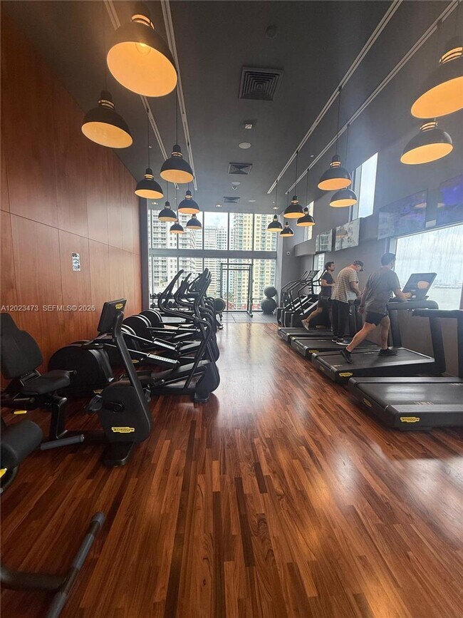 Building Photo - 1300 Brickell Bay Dr