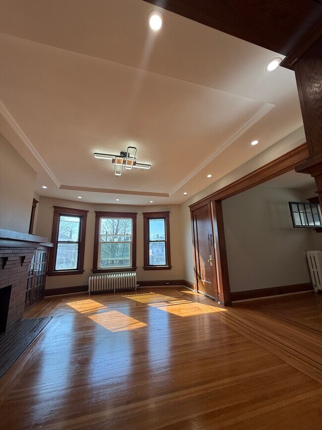 Building Photo - 629 Parkside Ave
