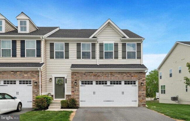 Primary Photo - 349 Piper Ln