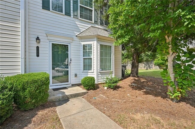 Building Photo - 725 Crestwell Cir