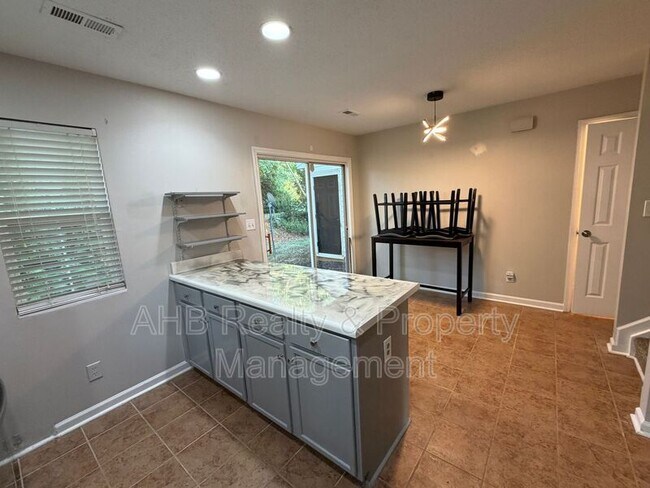 Building Photo - 1047 Oak Blossom Way