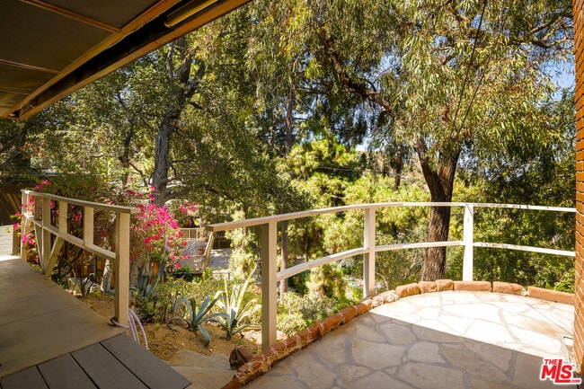 Building Photo - 541 Suncourt Terrace