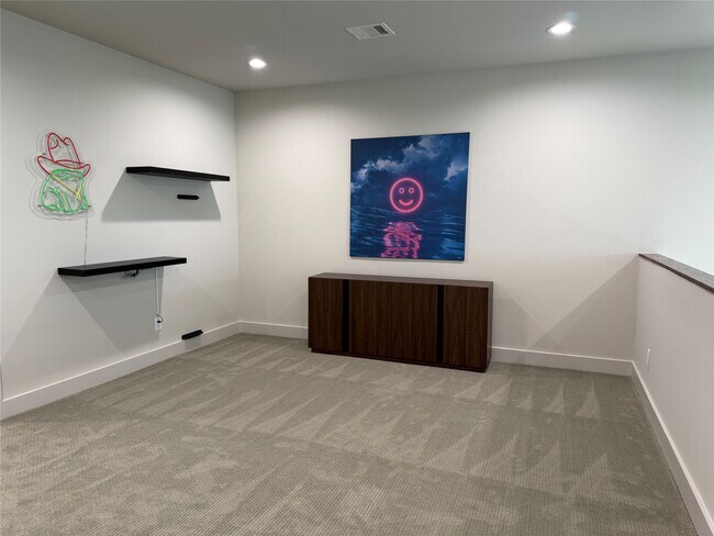 Building Photo - 6820 Rocinante Ln