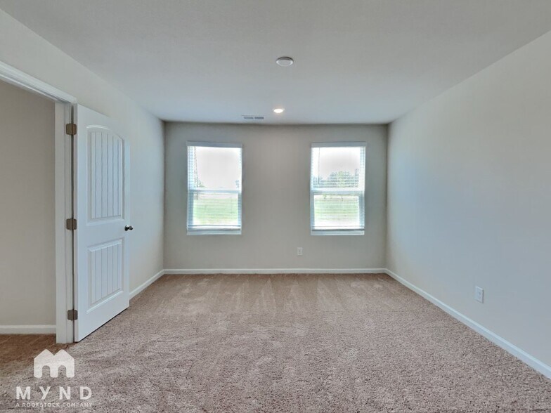 Building Photo - 155 Royal Mdw Dr