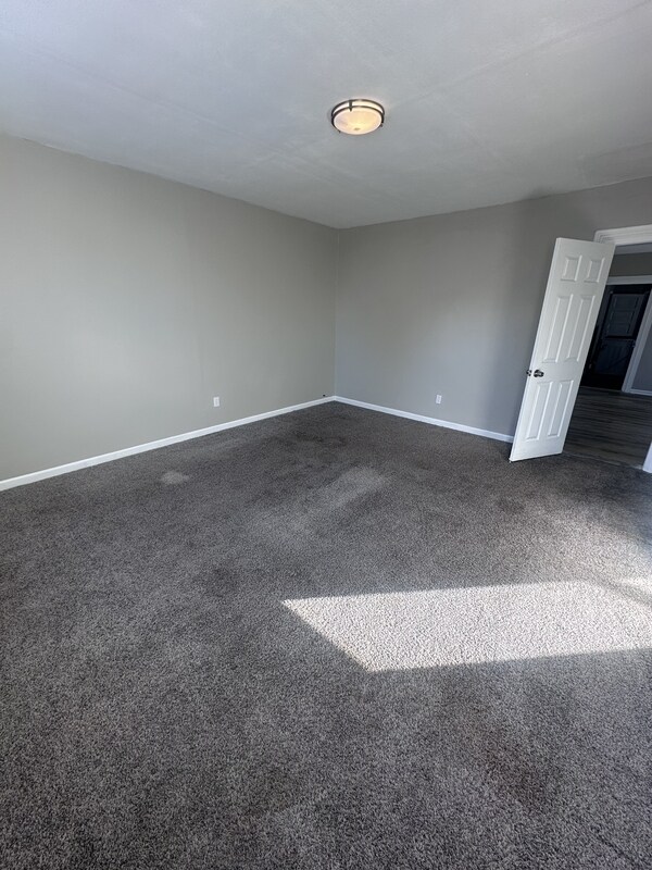 Building Photo - 7100 Lawn Ave