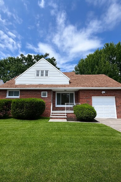 Primary Photo - 18205 Dalewood Ave