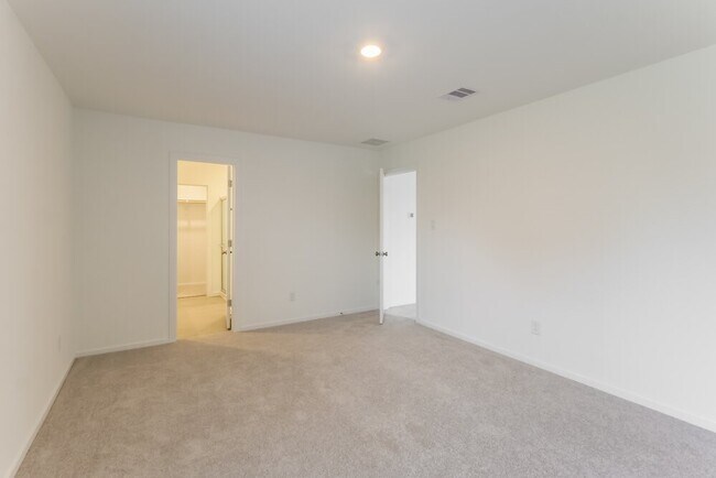 Building Photo - 2084 Cedar Way Dr