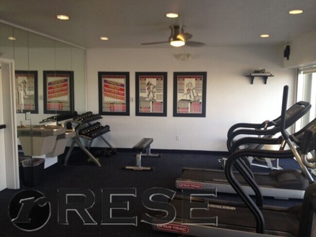 Building Photo - Stunning Down Town Condo in Secure Building