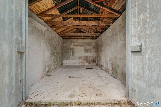 Building Photo - 115 Pequot Ave