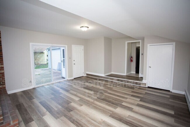 Building Photo - 19 Estate Rd