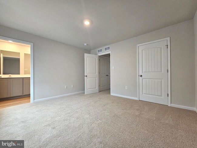 Building Photo - 10943 Farmerfield St