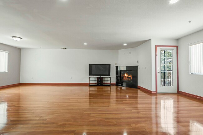 Building Photo - 1559 W 207th St