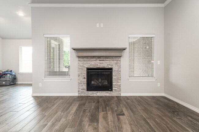 Building Photo - Beautiful Home in Woodland Park