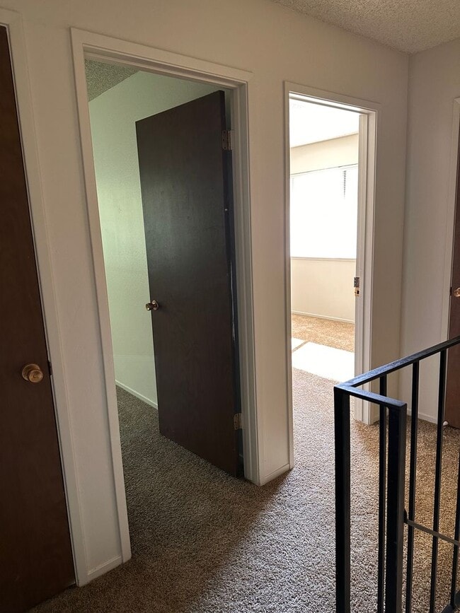 Building Photo - Charming 2-Bedroom Townhome in North Davis...