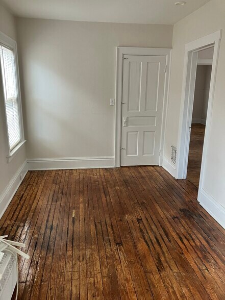Building Photo - 55 E Hazeltine Ave