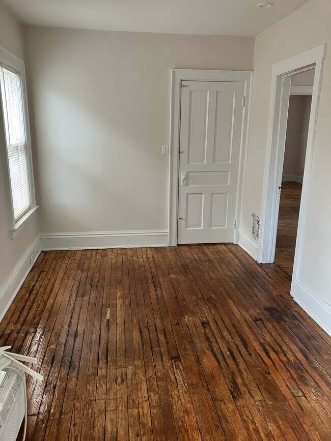 Building Photo - 55 E Hazeltine Ave