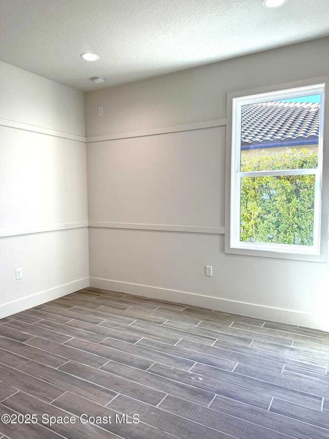 Building Photo - 2841 Edington Dr