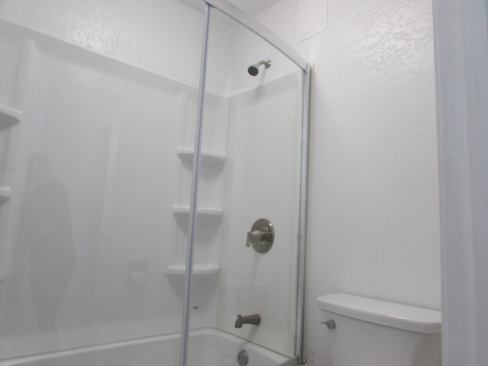 Building Photo - 3150 Lakeside Dr