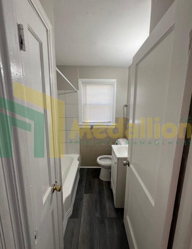 Building Photo - Spacious 4-5 Bedroom, 2-Bath Corner Lot Ho...