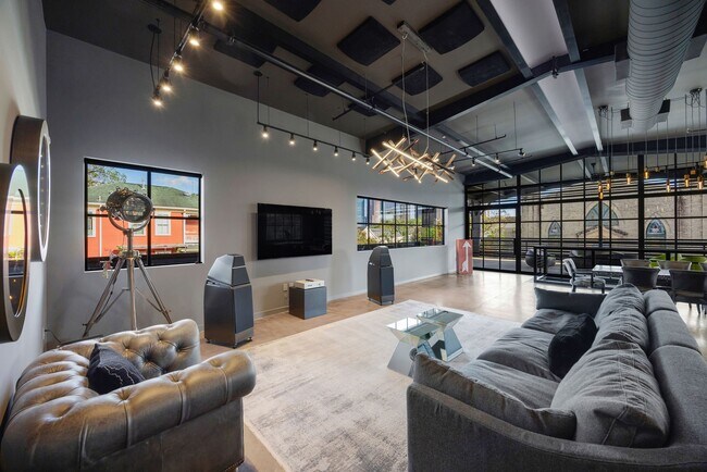 Building Photo - 908 White St